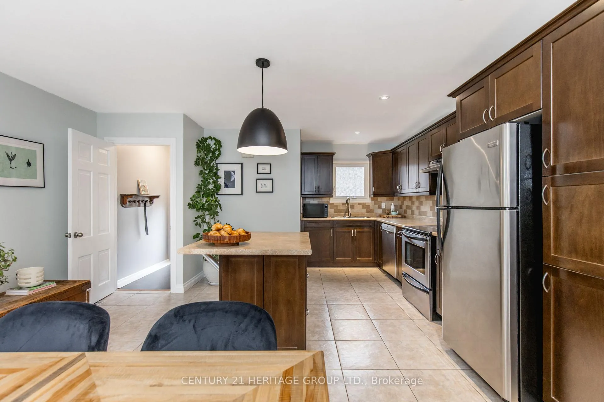 Photo 22 of 38 Dale Drive, New Tecumseth, Beeton — HOMEH