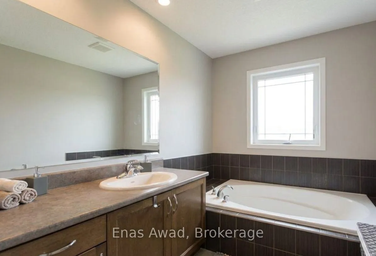 Photo 5 of 1619 Westhall Way, Ottawa, Kanata - Emerald Meadows/Trailwest — HOMEH