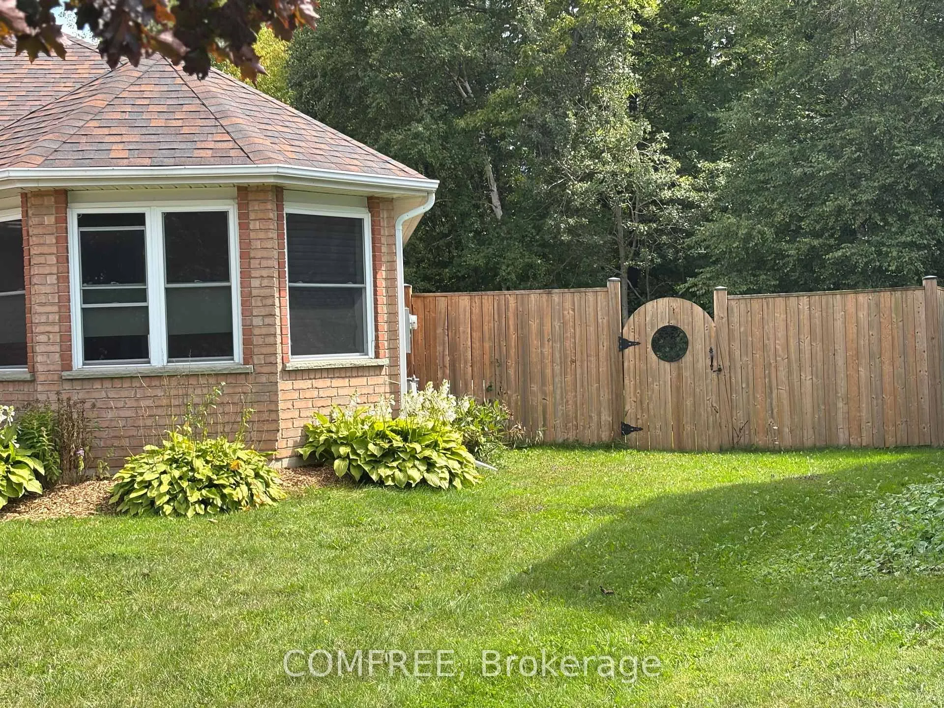 Photo 2 of 25 Mcgregor Court, Southgate — HOMEH