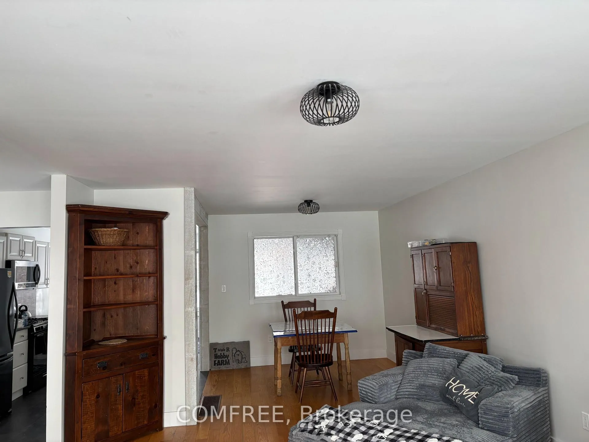 Photo 8 of 25 Mcgregor Court, Southgate — HOMEH