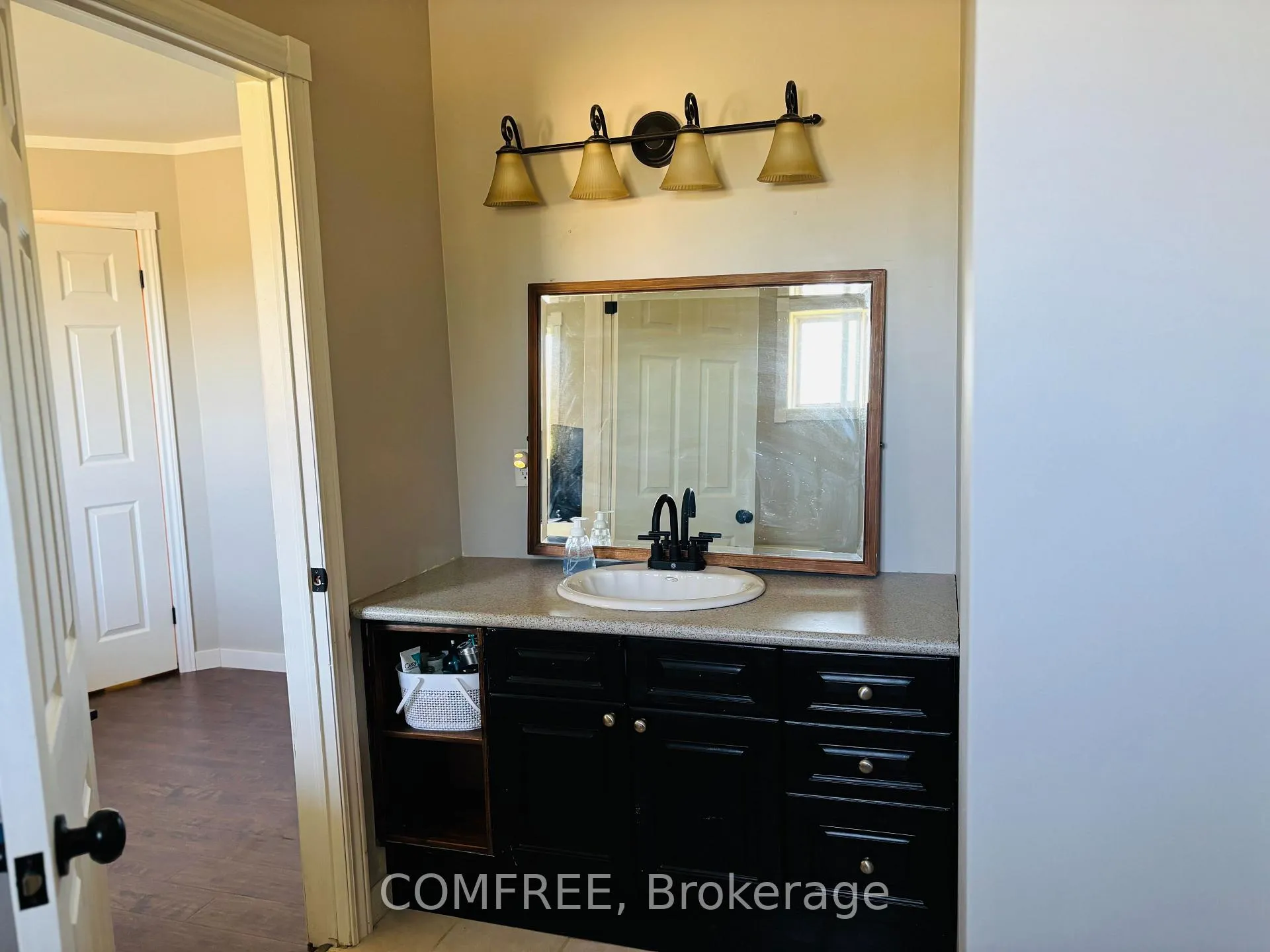Photo 19 of 25 Mcgregor Court, Southgate — HOMEH