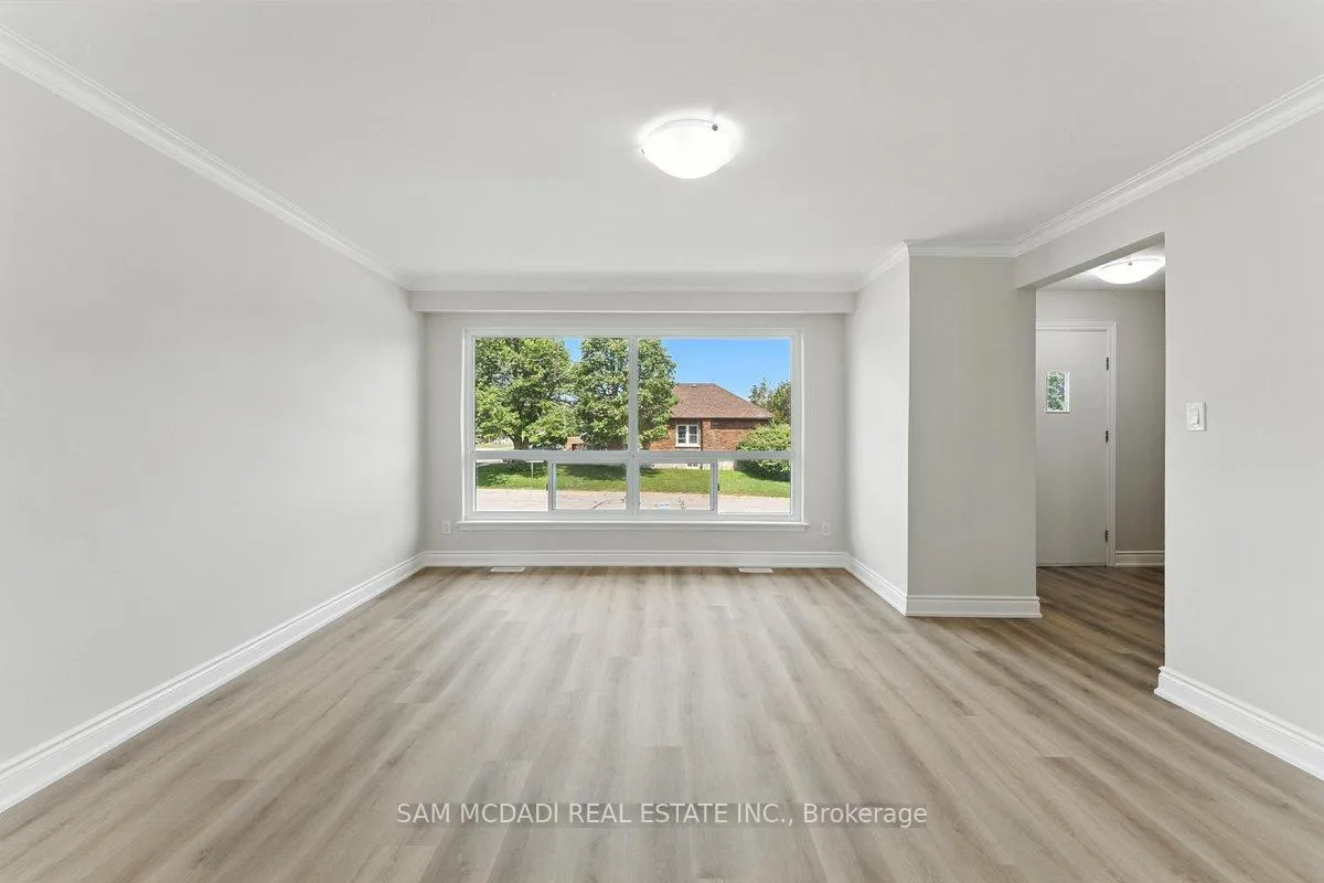 Photo 5 of 325 Banff Avenue, Oshawa, Lakeview — HOMEH