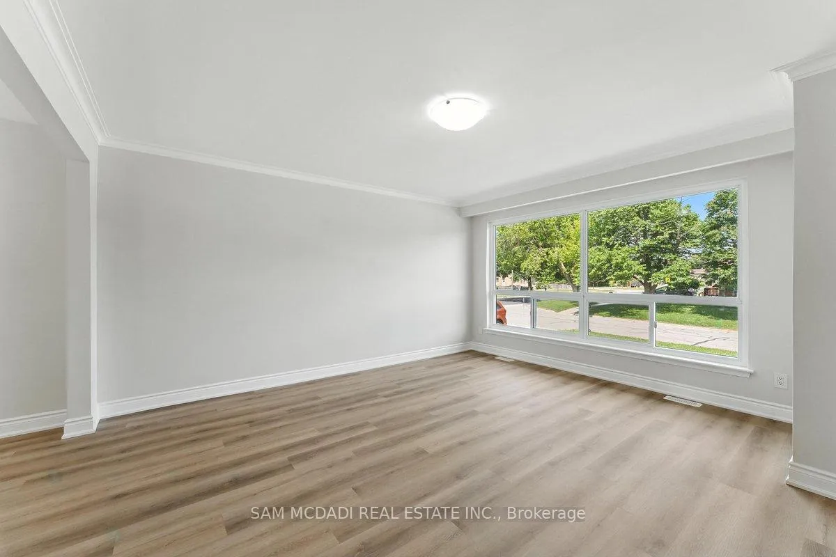 Photo 7 of 325 Banff Avenue, Oshawa, Lakeview — HOMEH