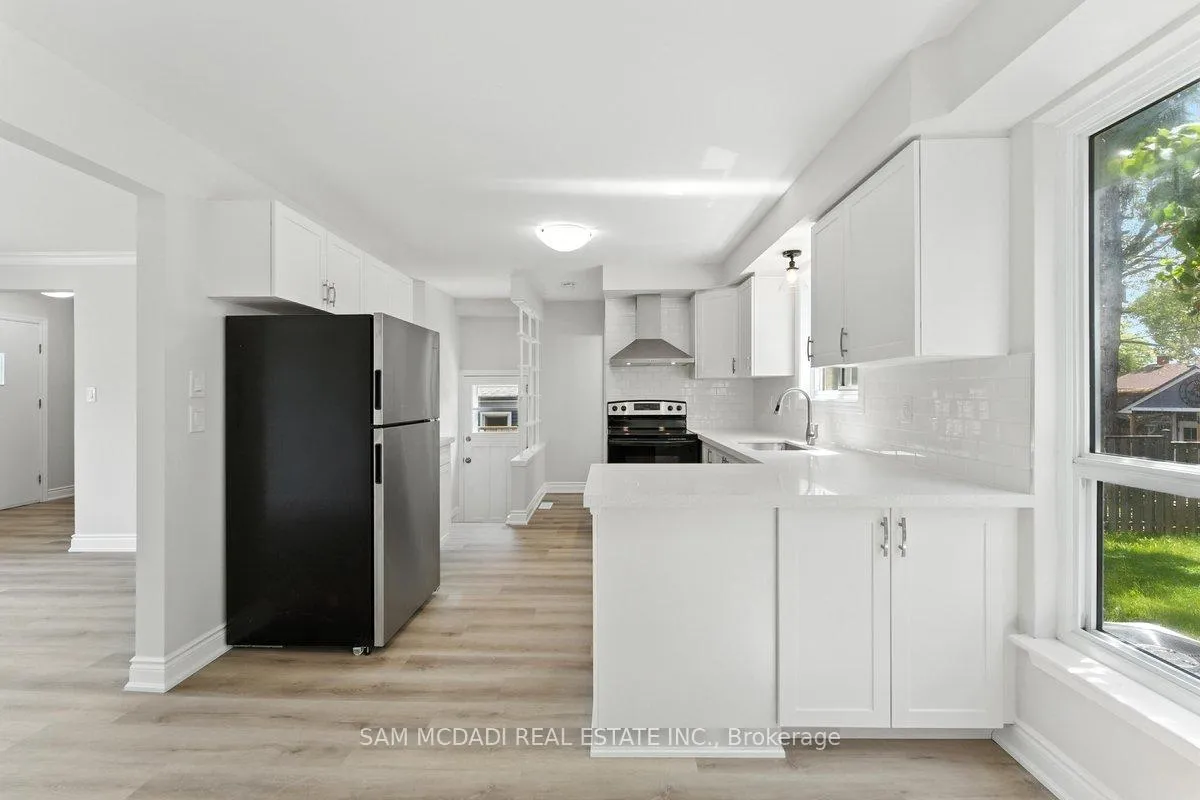 Photo 11 of 325 Banff Avenue, Oshawa, Lakeview — HOMEH