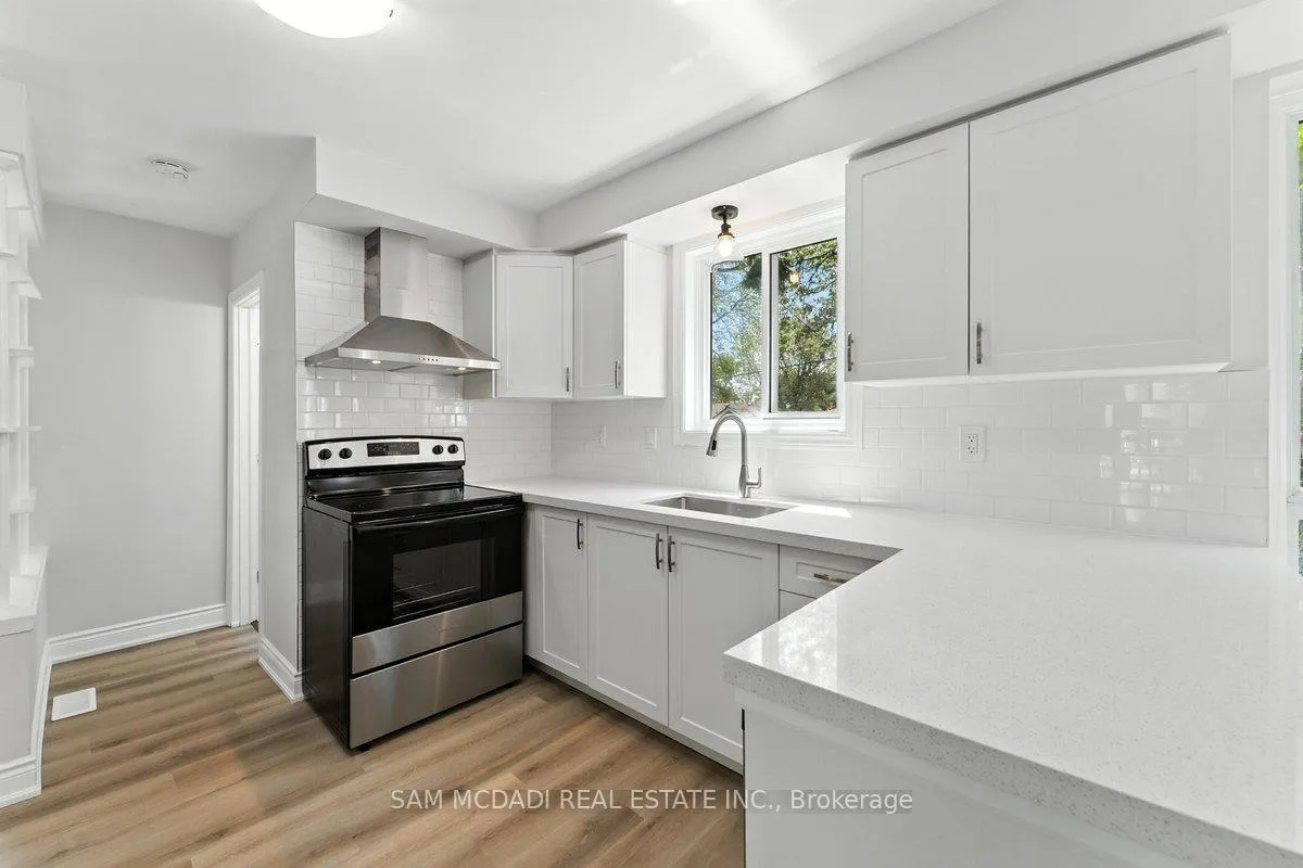 Photo 12 of 325 Banff Avenue, Oshawa, Lakeview — HOMEH