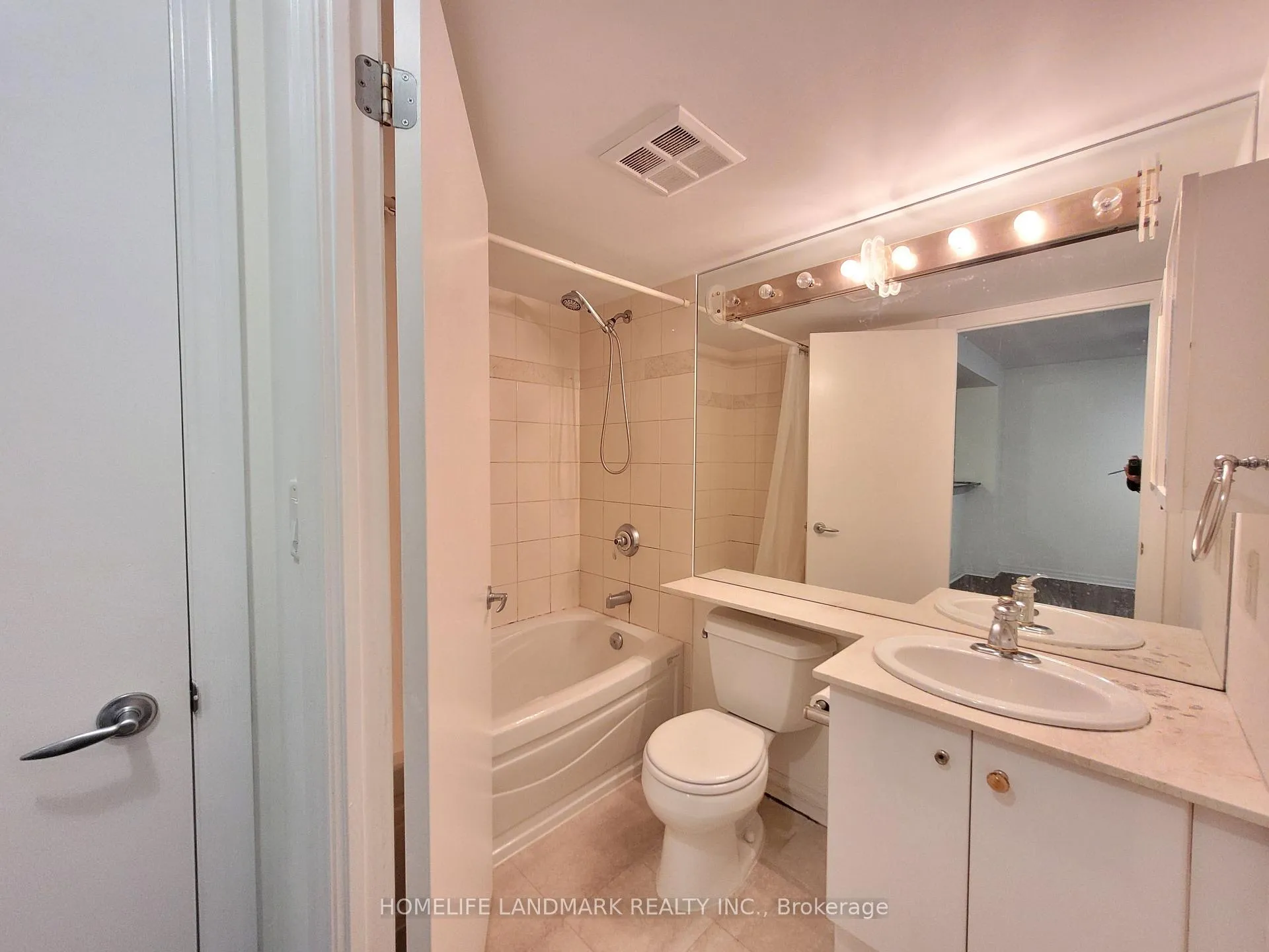 Photo 6 of Unit 912, 300 Bloor Street E, Toronto, Rosedale-Moore Park — HOMEH