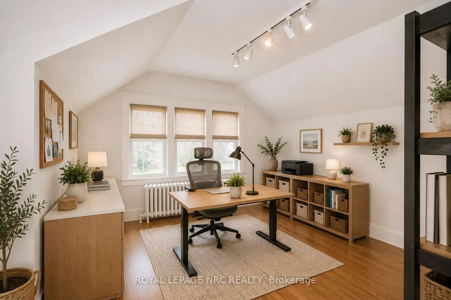 Photo 2 of 92 Dufferin Street, St. Catharines, Downtown — HOMEH