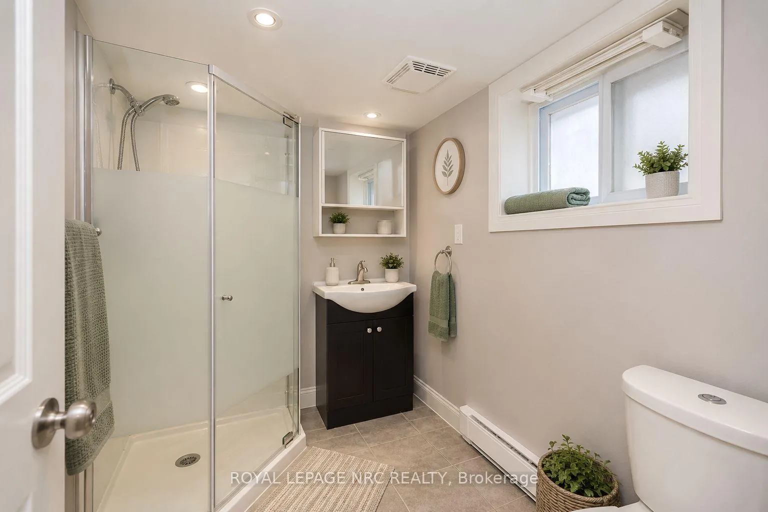 Photo 11 of 92 Dufferin Street, St. Catharines, Downtown — HOMEH