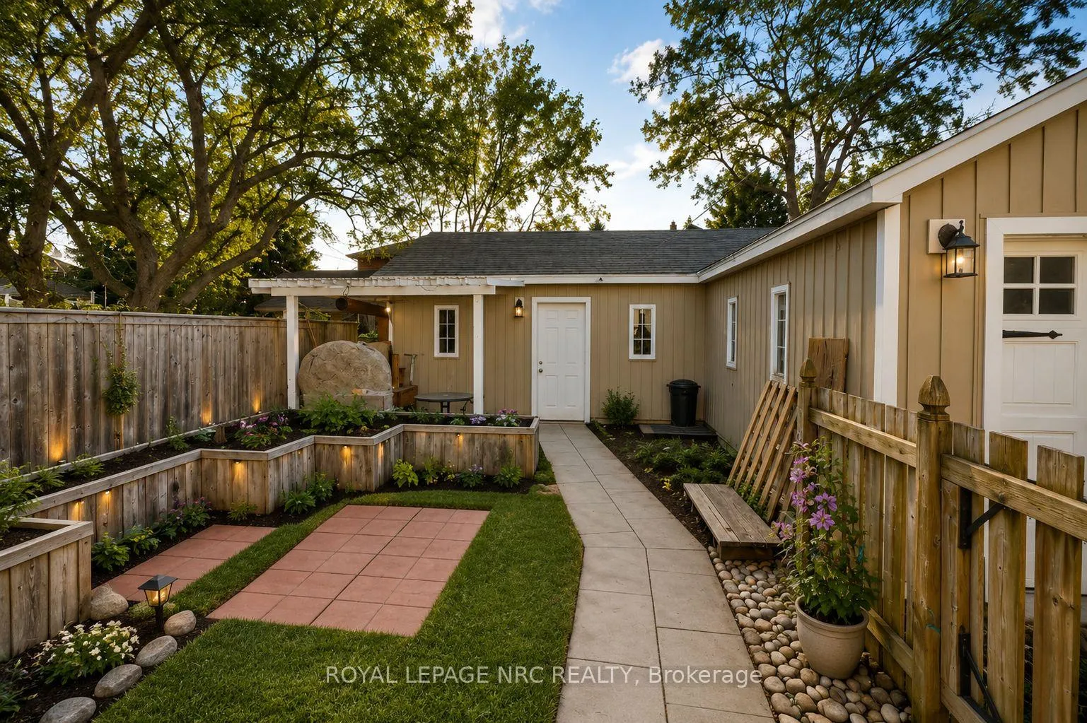 Photo 12 of 92 Dufferin Street, St. Catharines, Downtown — HOMEH