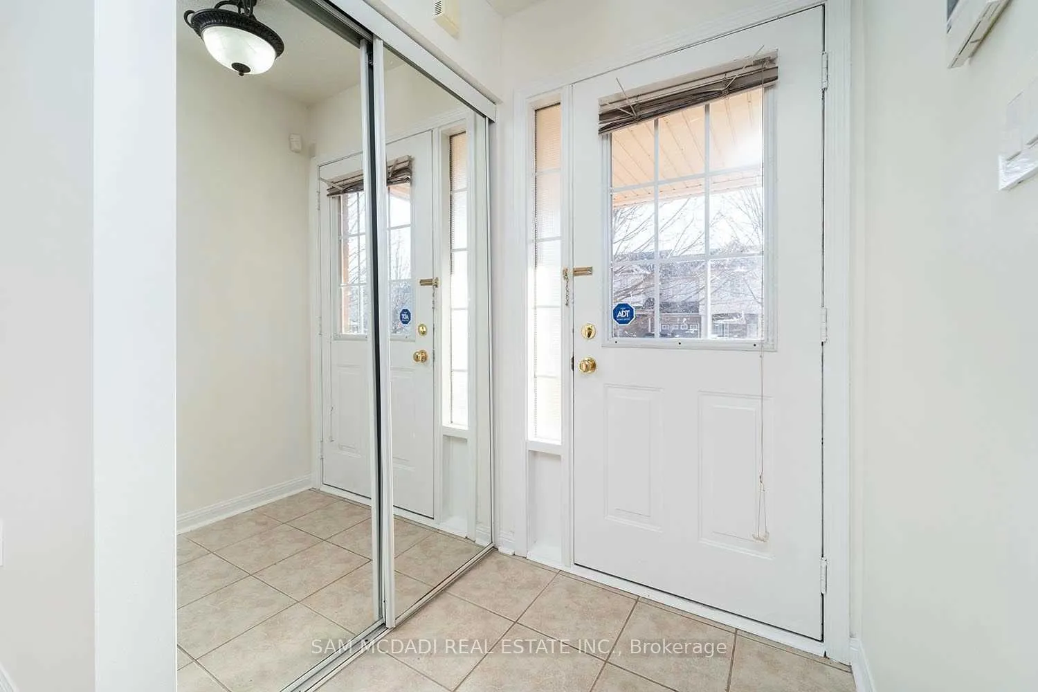 Photo 3 of 2447 Baintree Crescent, Oakville, Westmount — HOMEH