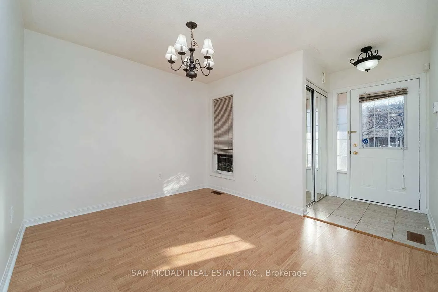 Photo 4 of 2447 Baintree Crescent, Oakville, Westmount — HOMEH