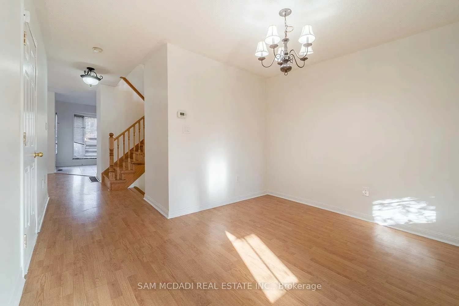 Photo 5 of 2447 Baintree Crescent, Oakville, Westmount — HOMEH
