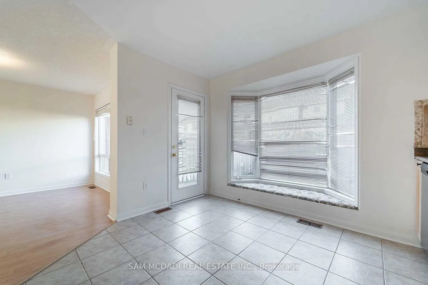 Photo 12 of 2447 Baintree Crescent, Oakville, Westmount — HOMEH