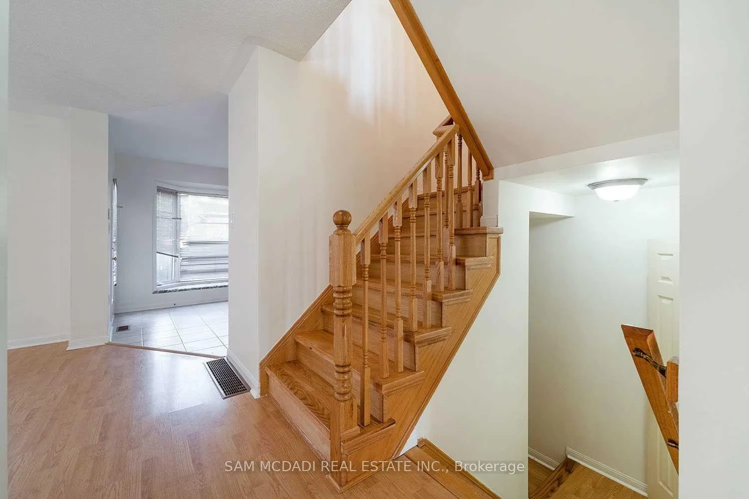 Photo 14 of 2447 Baintree Crescent, Oakville, Westmount — HOMEH