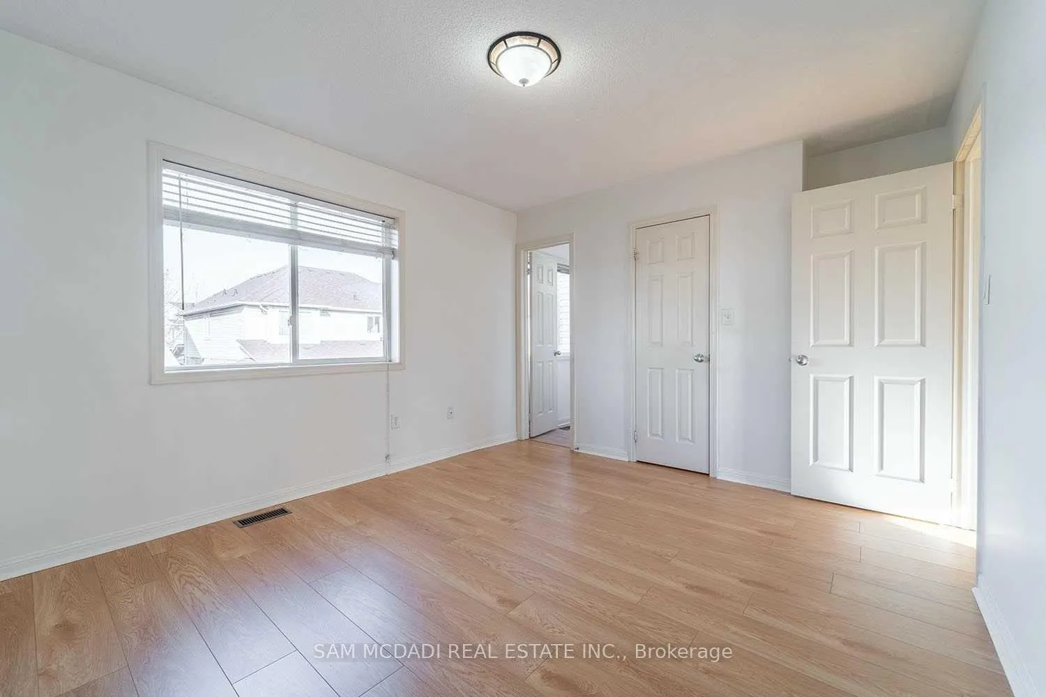 Photo 15 of 2447 Baintree Crescent, Oakville, Westmount — HOMEH
