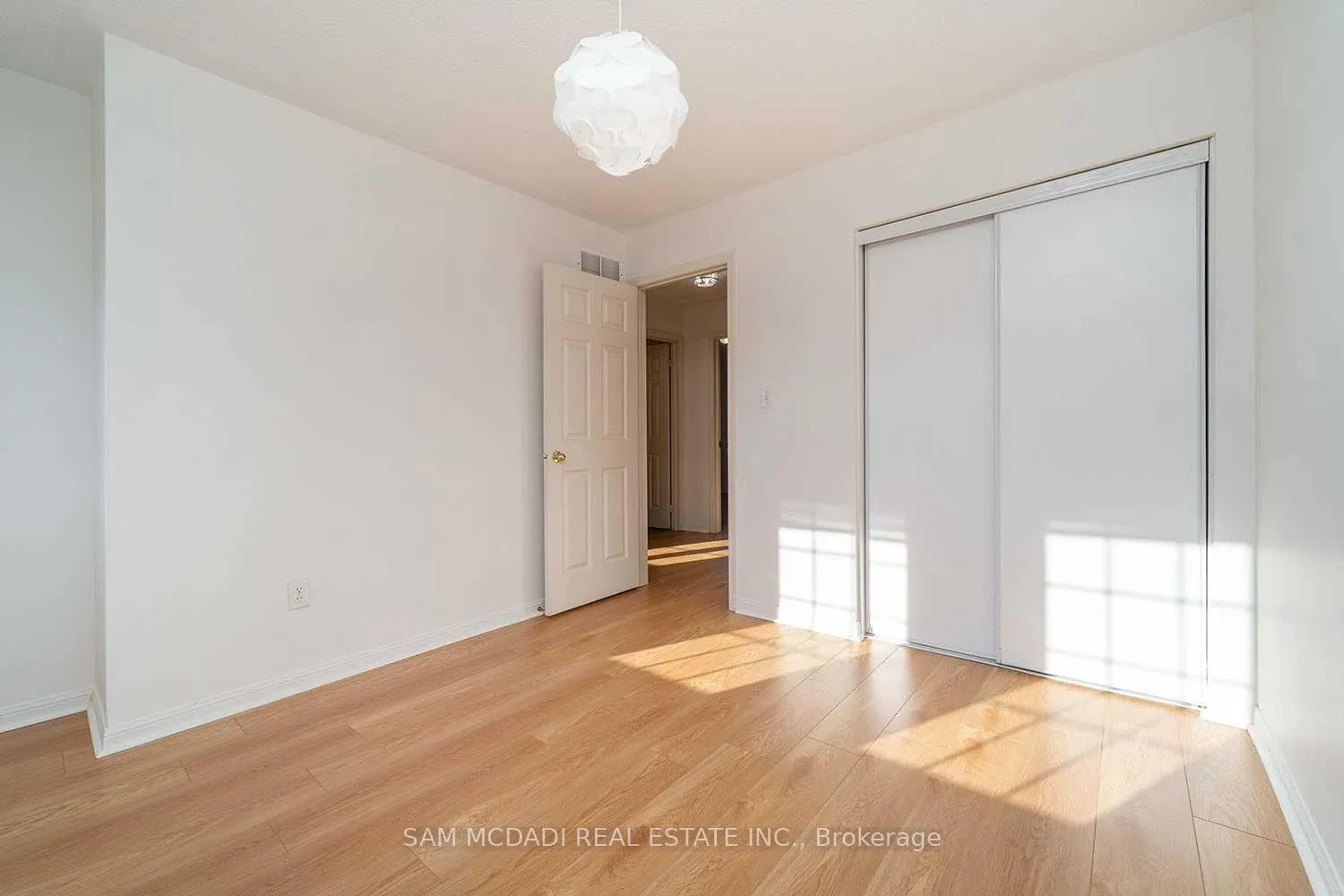 Photo 17 of 2447 Baintree Crescent, Oakville, Westmount — HOMEH