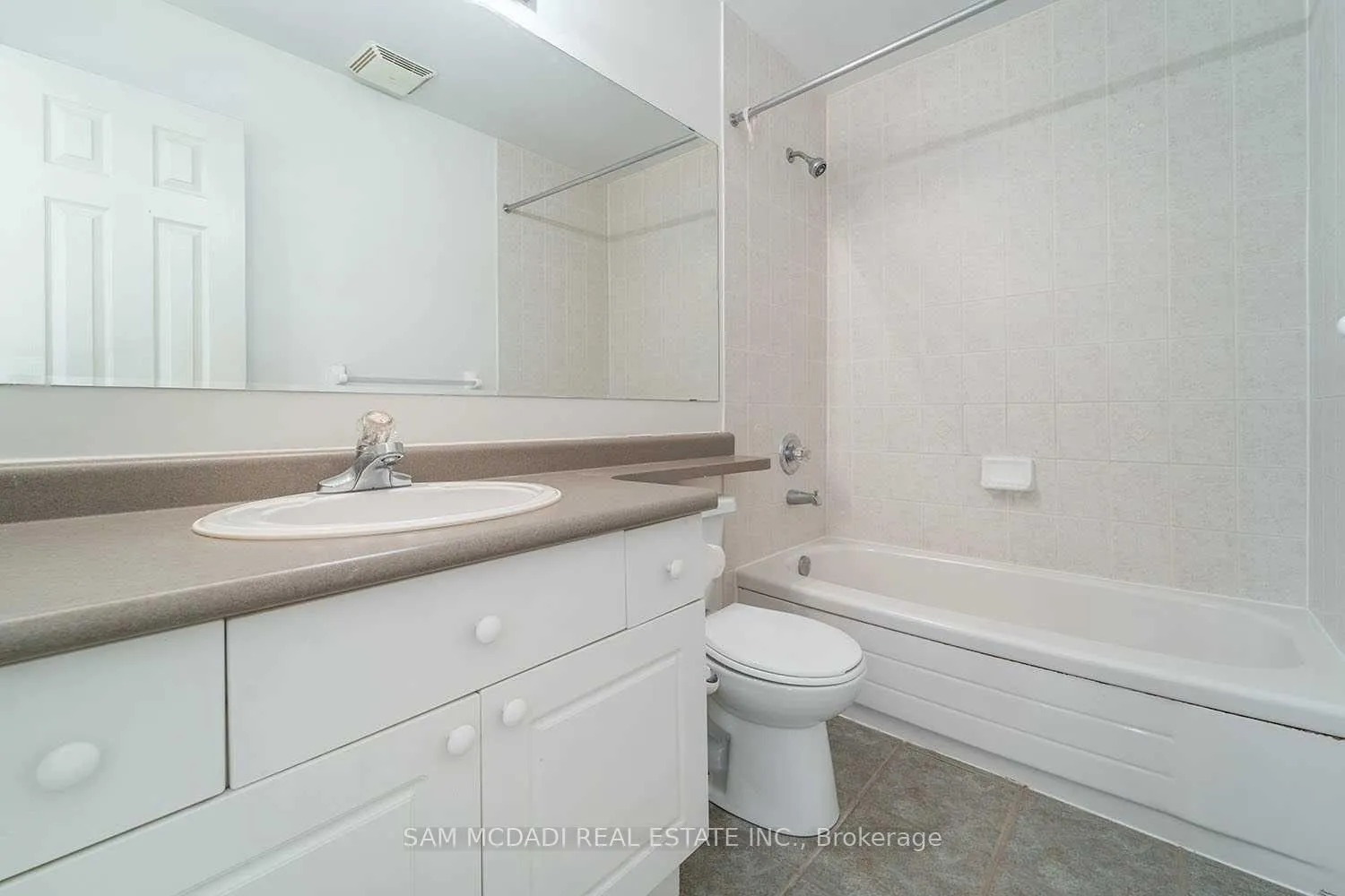 Photo 23 of 2447 Baintree Crescent, Oakville, Westmount — HOMEH