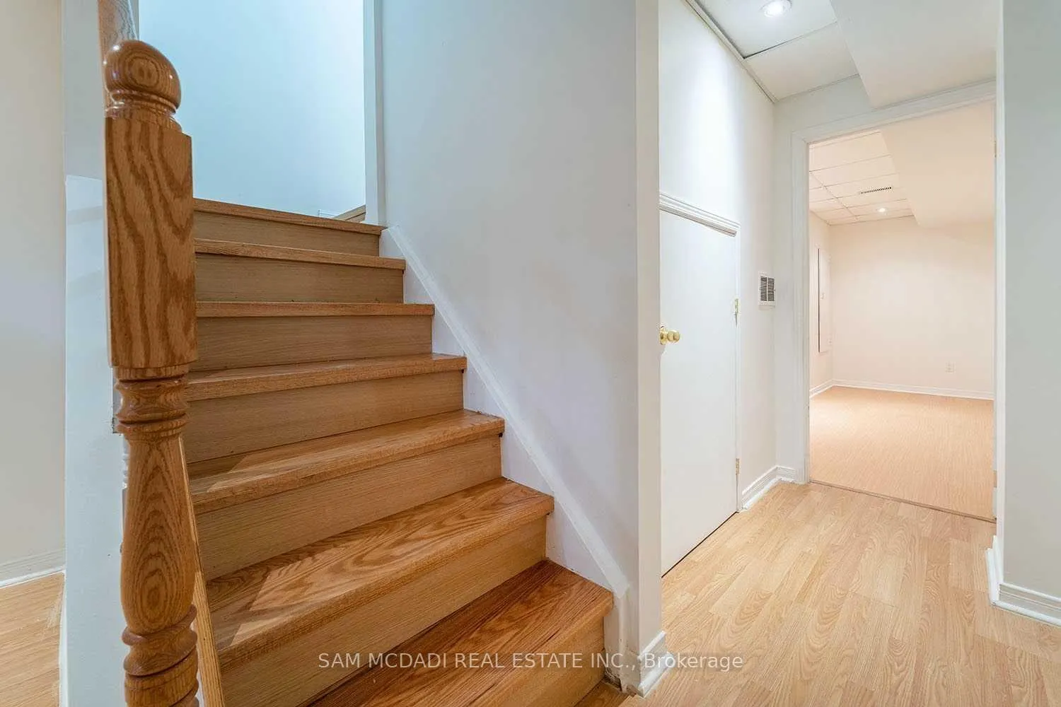 Photo 24 of 2447 Baintree Crescent, Oakville, Westmount — HOMEH