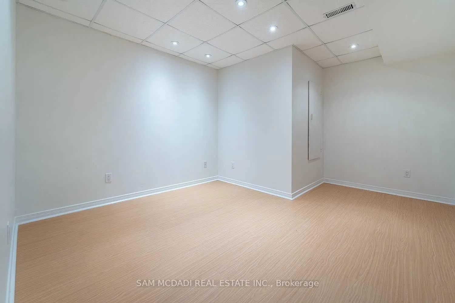Photo 27 of 2447 Baintree Crescent, Oakville, Westmount — HOMEH