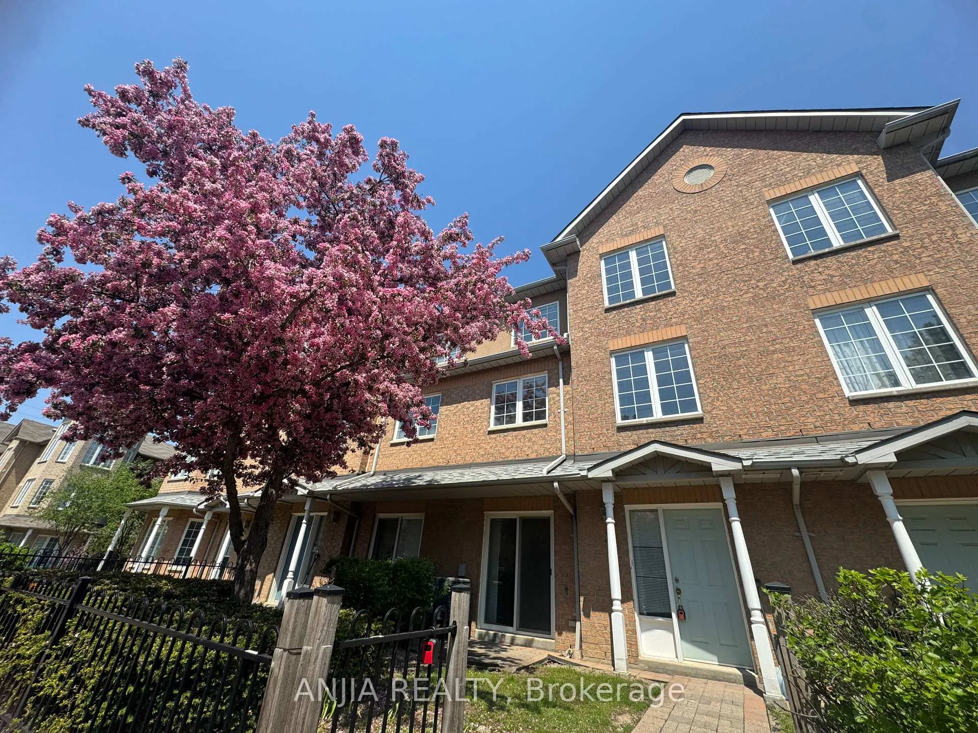 Photo 1 of Unit 3, 2 Alpen Way, Markham, Unionville — HOMEH