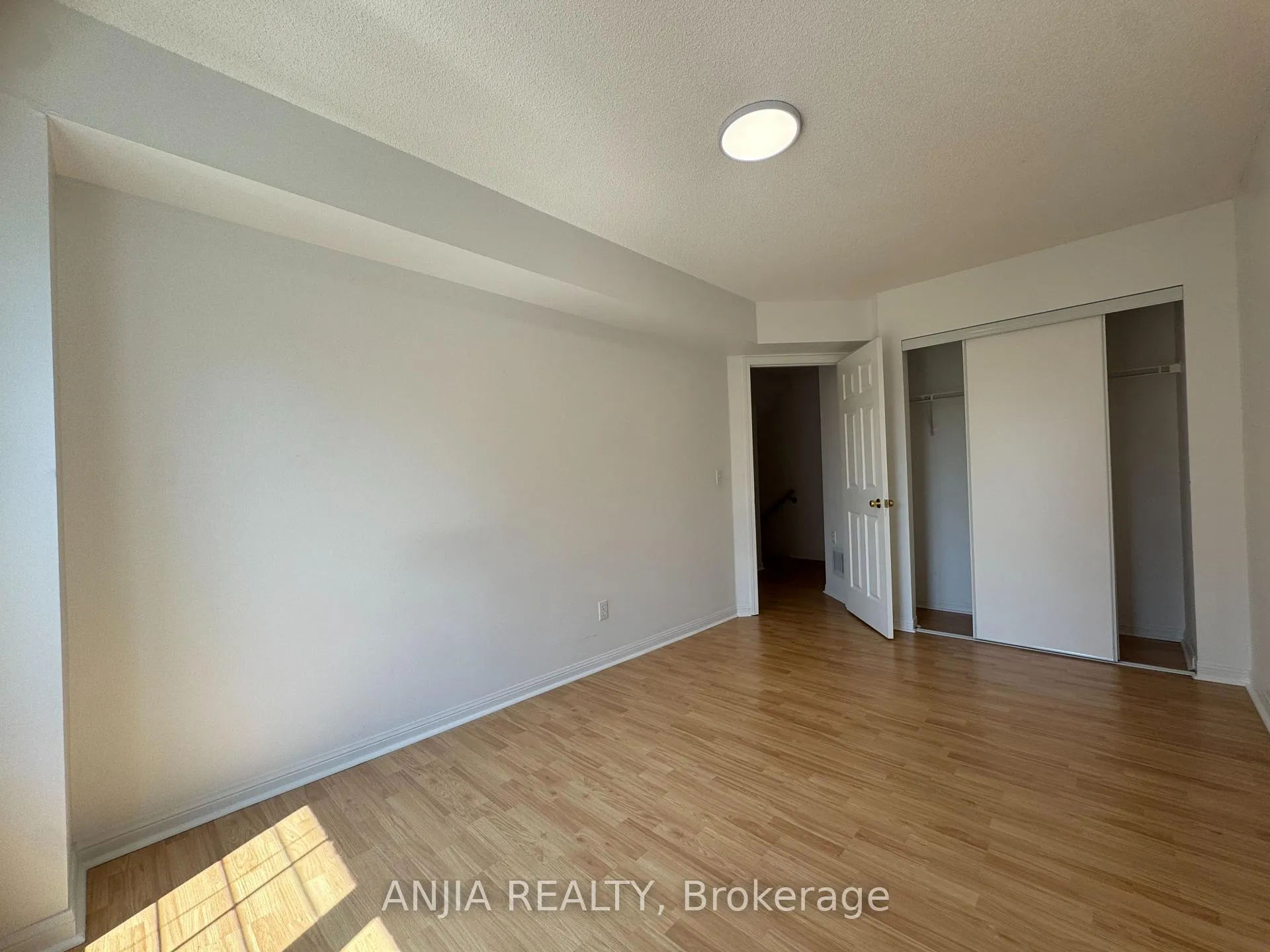 Photo 12 of Unit 3, 2 Alpen Way, Markham, Unionville — HOMEH