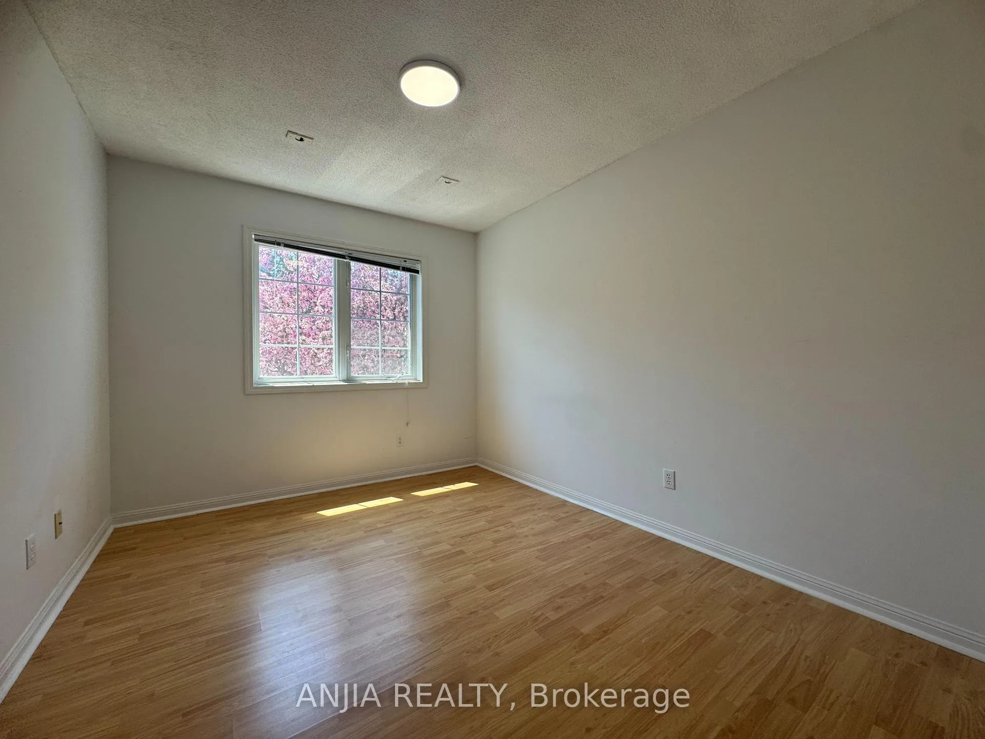 Photo 13 of Unit 3, 2 Alpen Way, Markham, Unionville — HOMEH