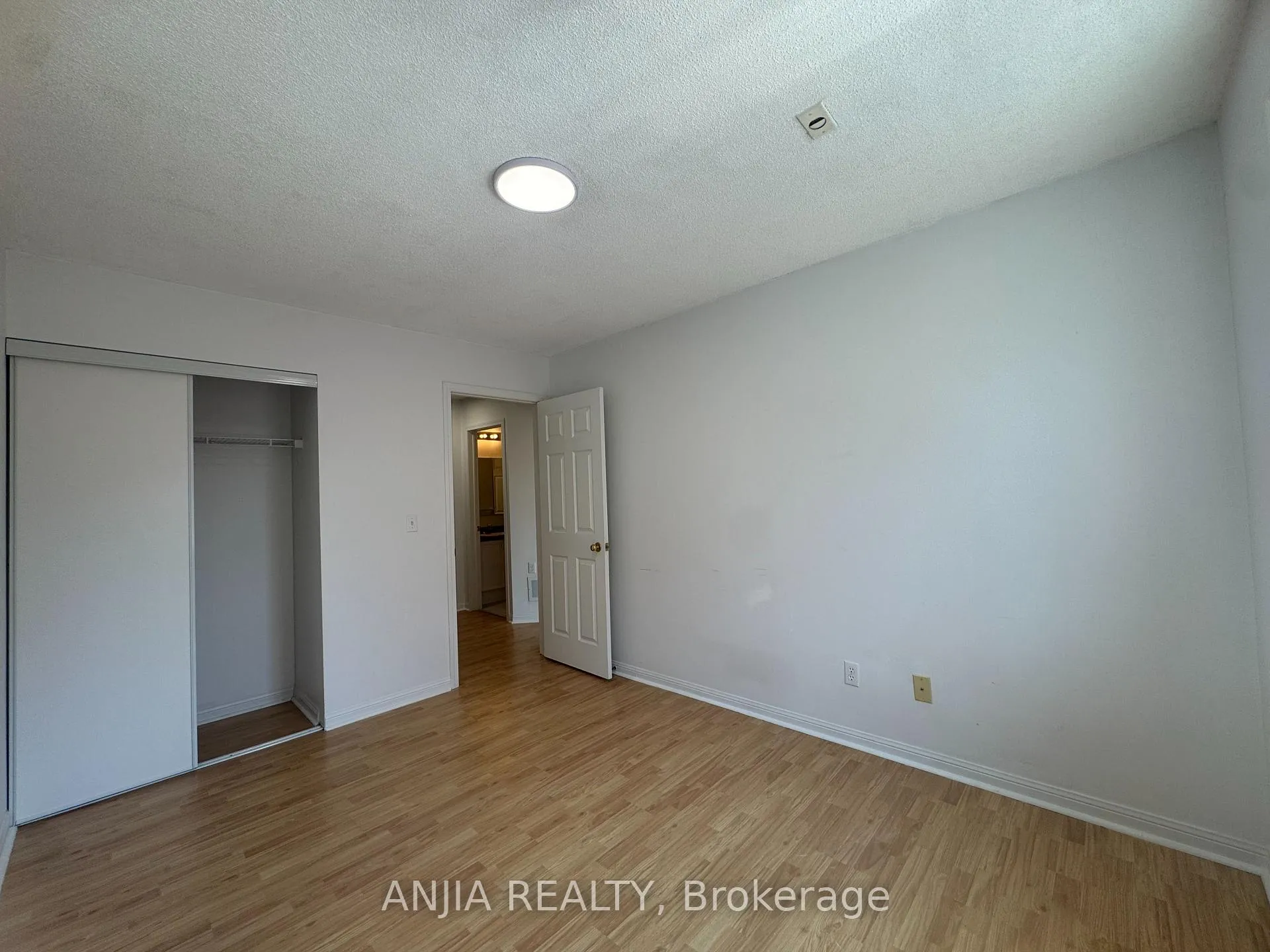 Photo 14 of Unit 3, 2 Alpen Way, Markham, Unionville — HOMEH