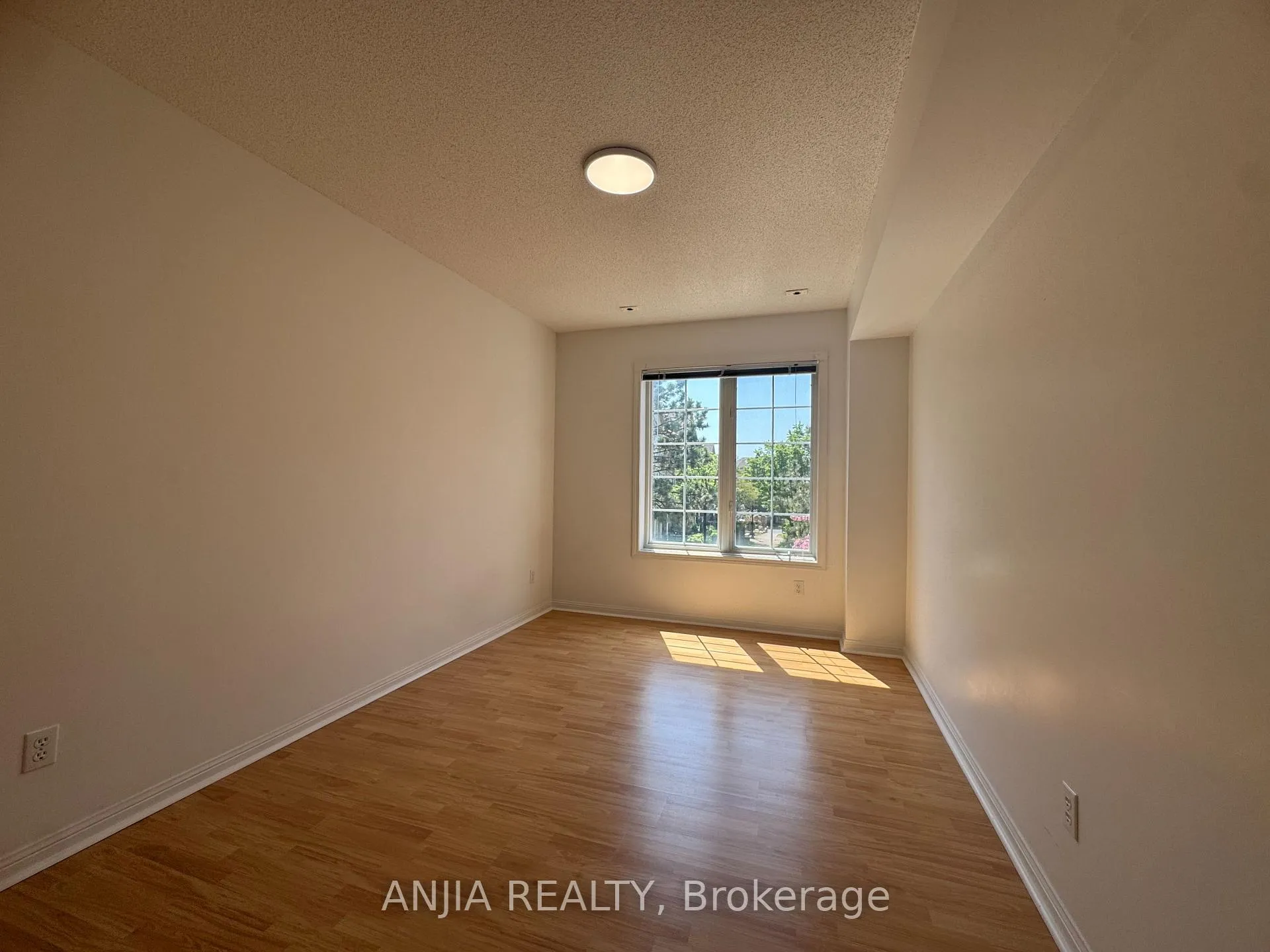 Photo 15 of Unit 3, 2 Alpen Way, Markham, Unionville — HOMEH