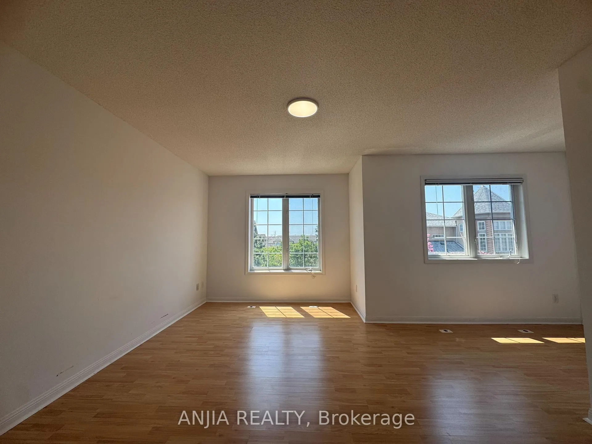 Photo 17 of Unit 3, 2 Alpen Way, Markham, Unionville — HOMEH
