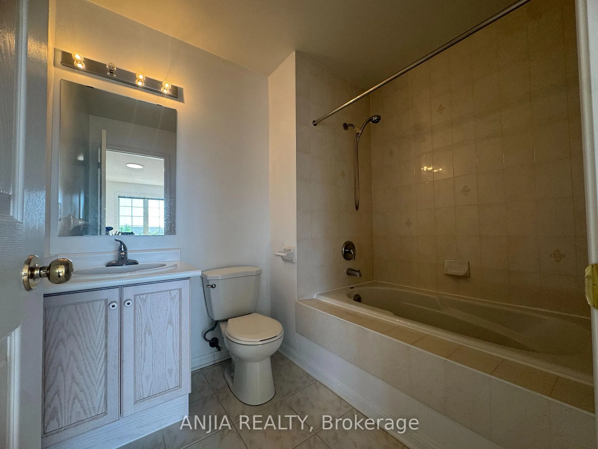 Photo 19 of Unit 3, 2 Alpen Way, Markham, Unionville — HOMEH