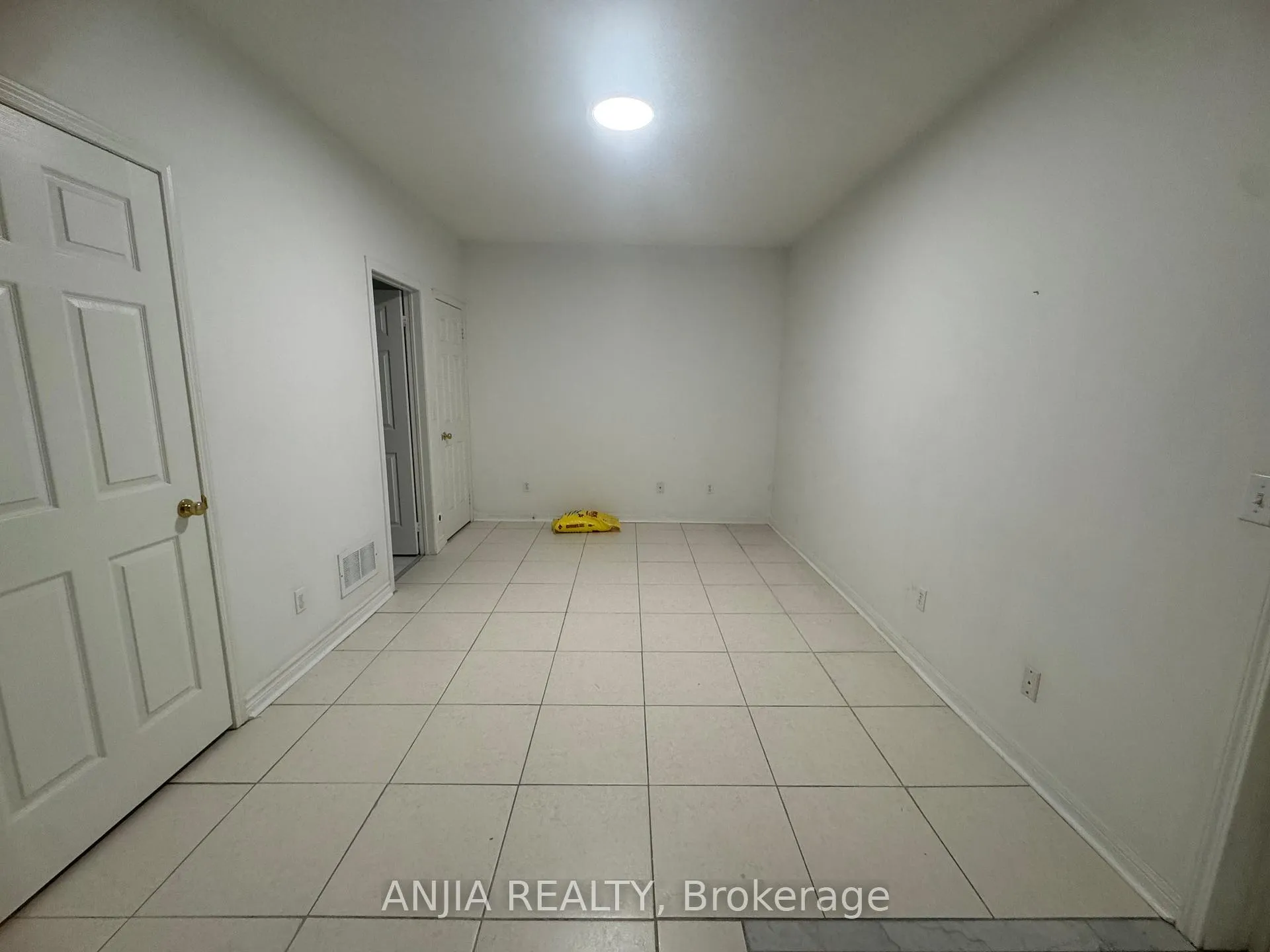 Photo 22 of Unit 3, 2 Alpen Way, Markham, Unionville — HOMEH