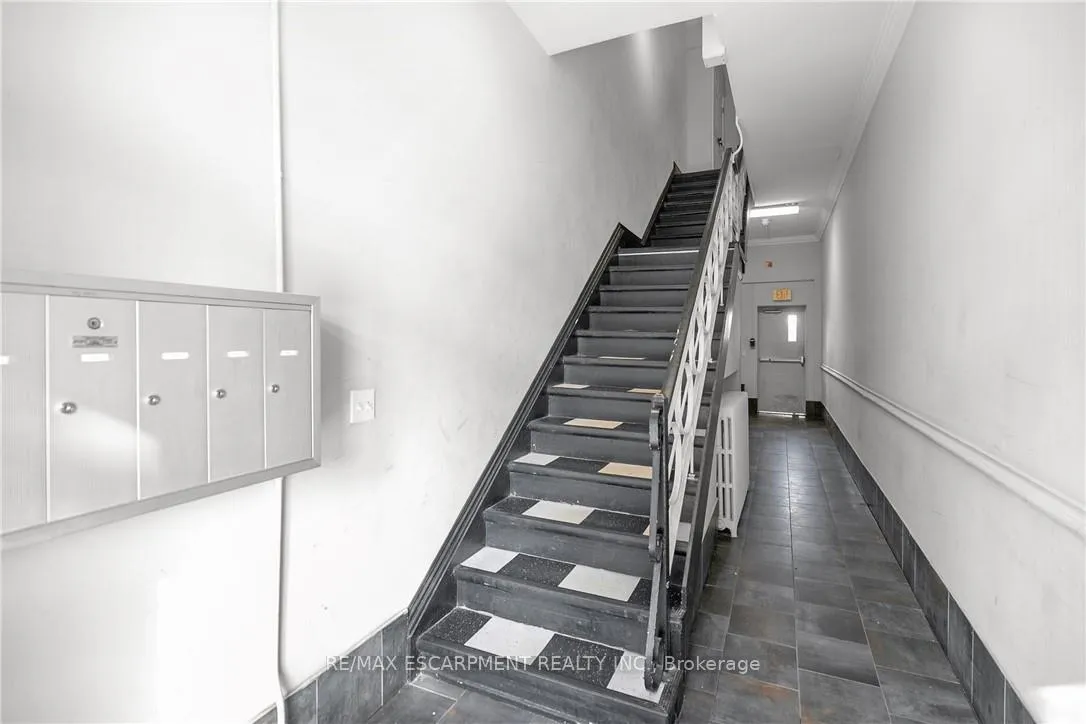 Photo 4 of Unit 302, 63 John Street S, Hamilton, Corktown — HOMEH