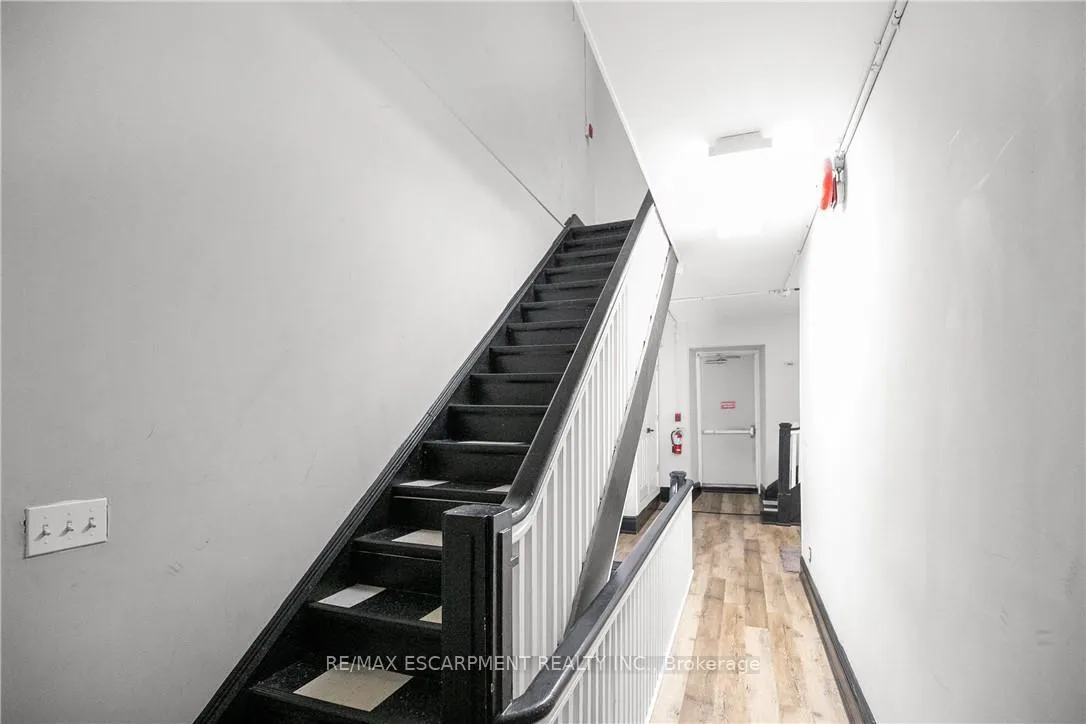 Photo 5 of Unit 302, 63 John Street S, Hamilton, Corktown — HOMEH