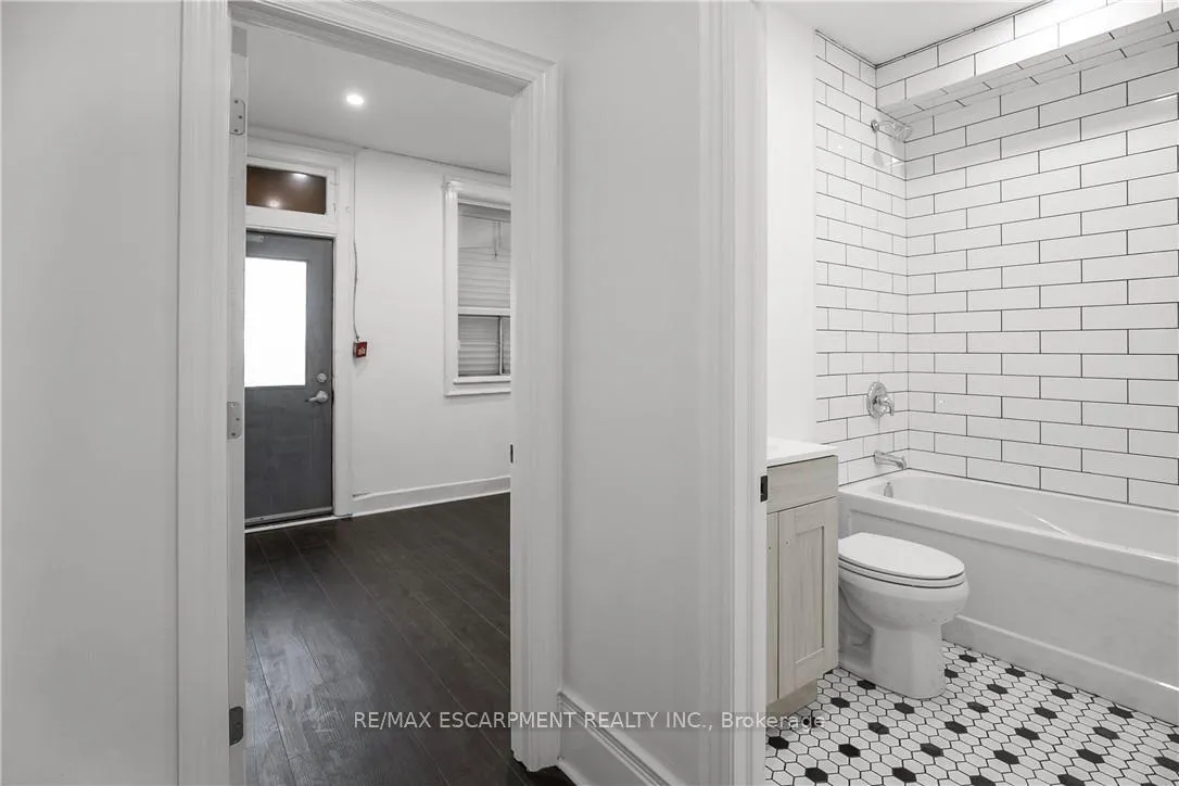 Photo 12 of Unit 302, 63 John Street S, Hamilton, Corktown — HOMEH
