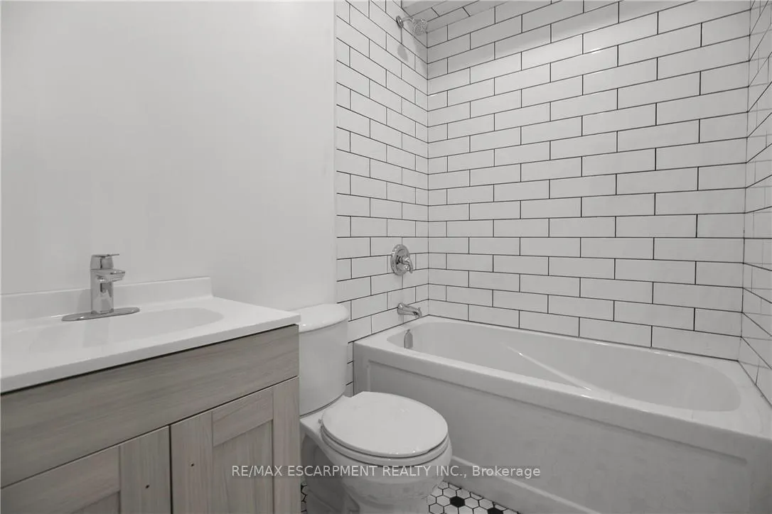 Photo 13 of Unit 302, 63 John Street S, Hamilton, Corktown — HOMEH