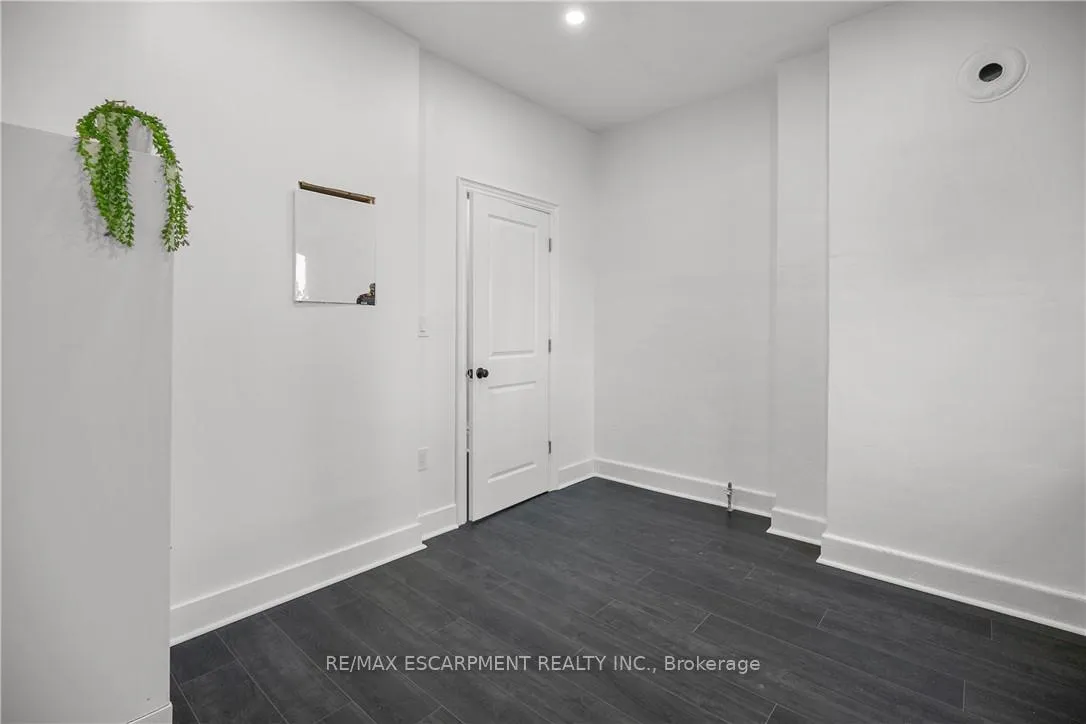 Photo 15 of Unit 302, 63 John Street S, Hamilton, Corktown — HOMEH