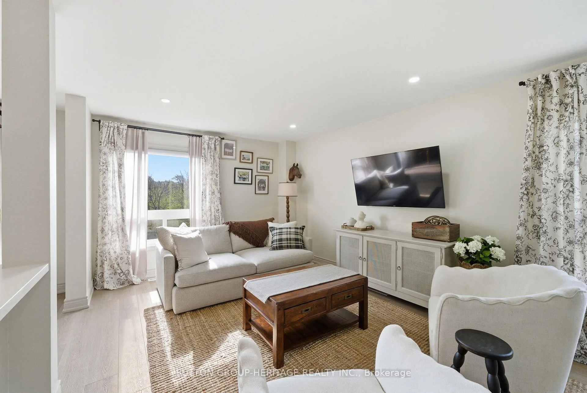 Photo 11 of 49 Bridges Drive, Clarington, Newcastle — HOMEH