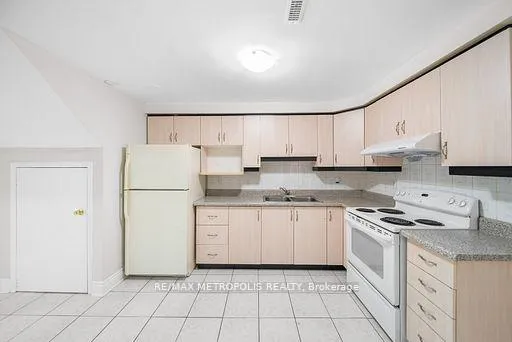 Photo 8 of Unit BSMT, 60 Cranberry Crescent, Brampton, Fletcher's Creek South — HOMEH