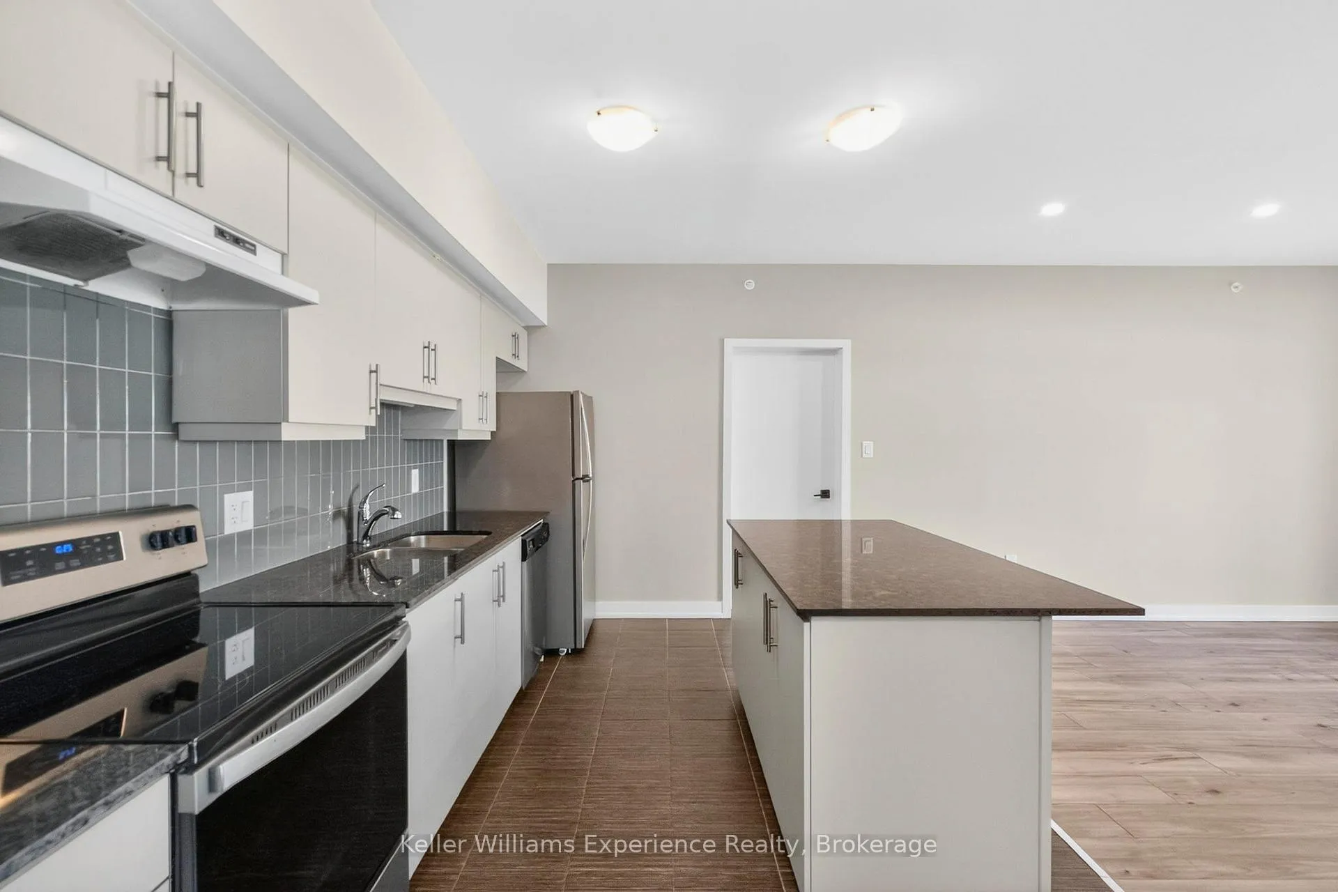 Photo 8 of Unit 216, 4 Spice Way, Barrie, Rural Barrie Southeast — HOMEH