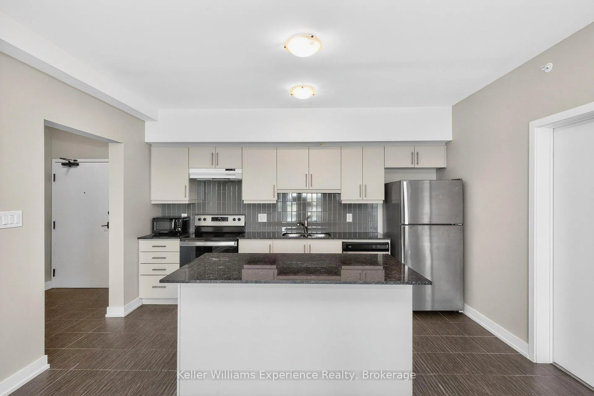 Photo 10 of Unit 216, 4 Spice Way, Barrie, Rural Barrie Southeast — HOMEH