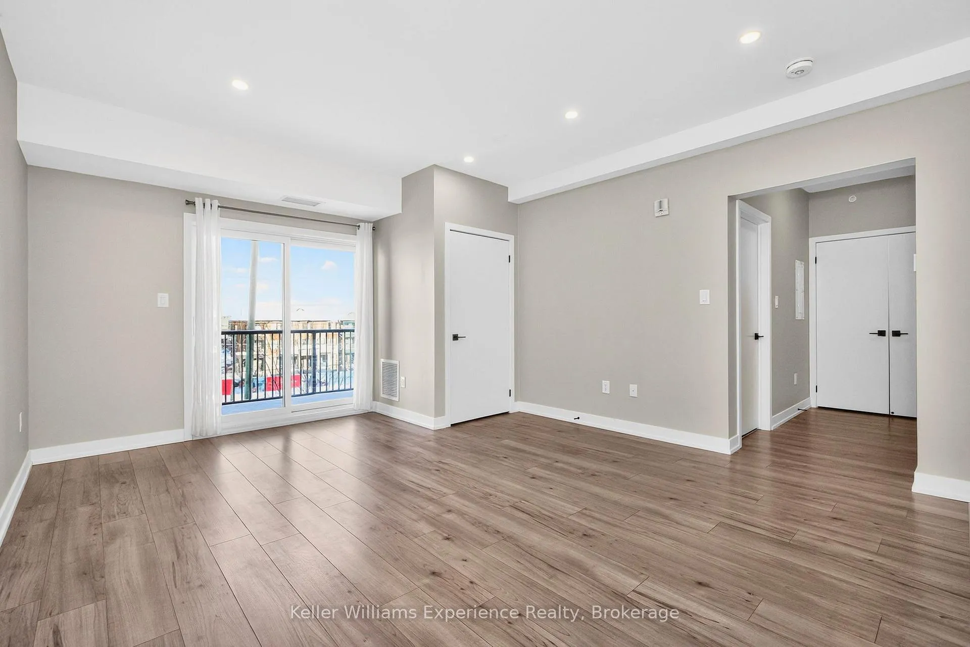Photo 14 of Unit 216, 4 Spice Way, Barrie, Rural Barrie Southeast — HOMEH