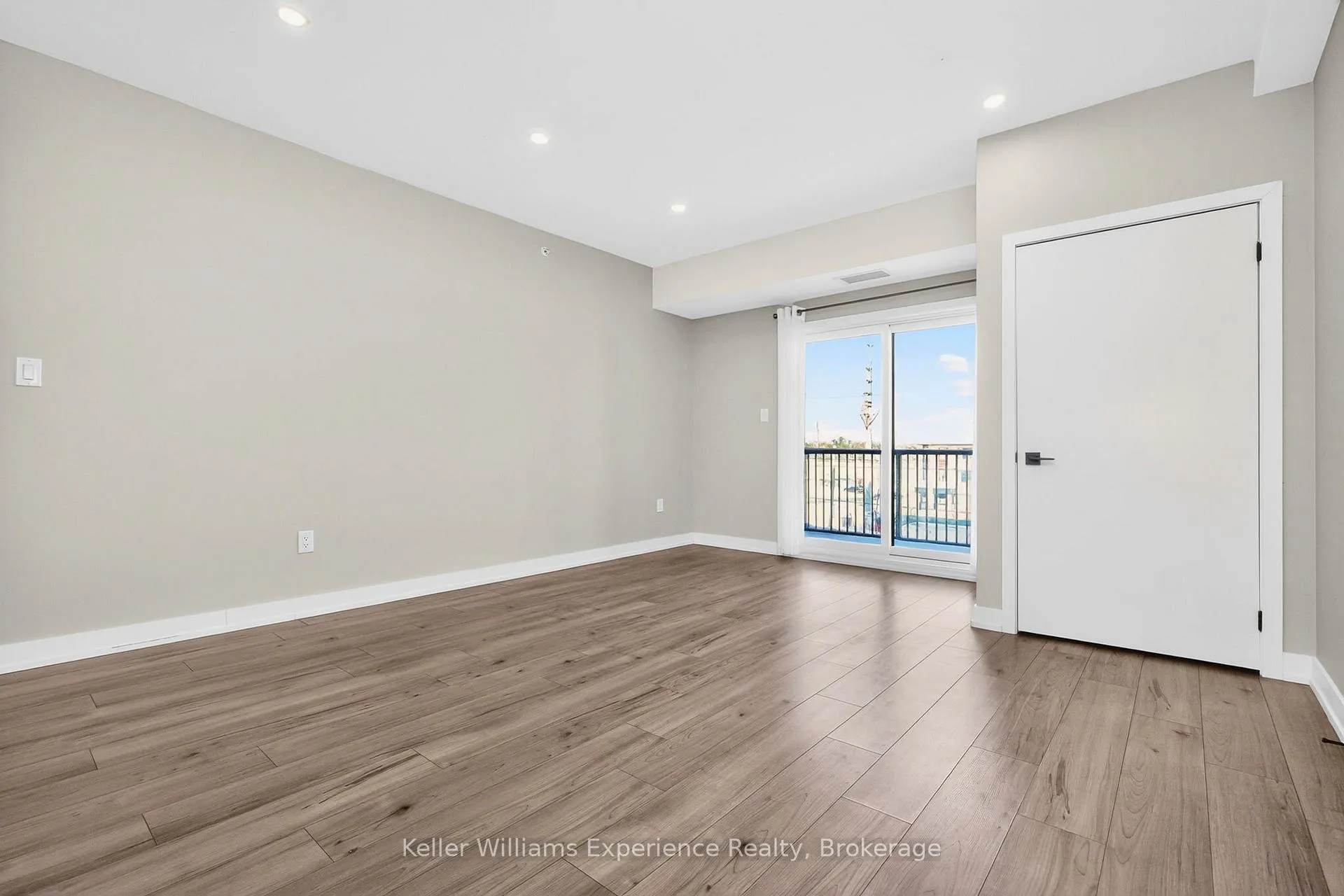 Photo 16 of Unit 216, 4 Spice Way, Barrie, Rural Barrie Southeast — HOMEH