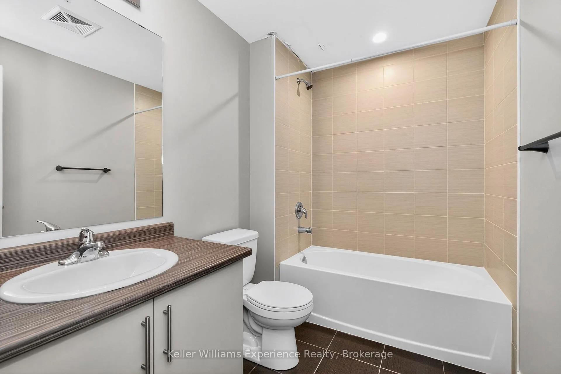 Photo 28 of Unit 216, 4 Spice Way, Barrie, Rural Barrie Southeast — HOMEH