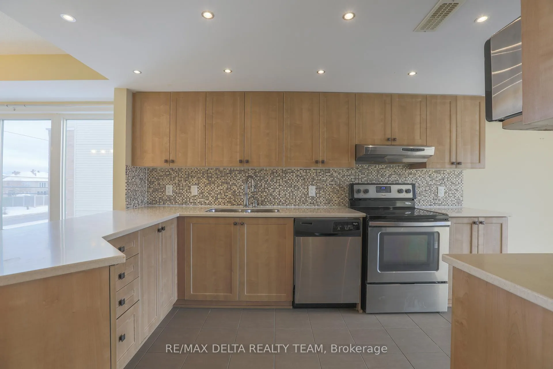 Photo 5 of Unit 8, 2230 Tenth Line Road, Ottawa, Avalon West — HOMEH