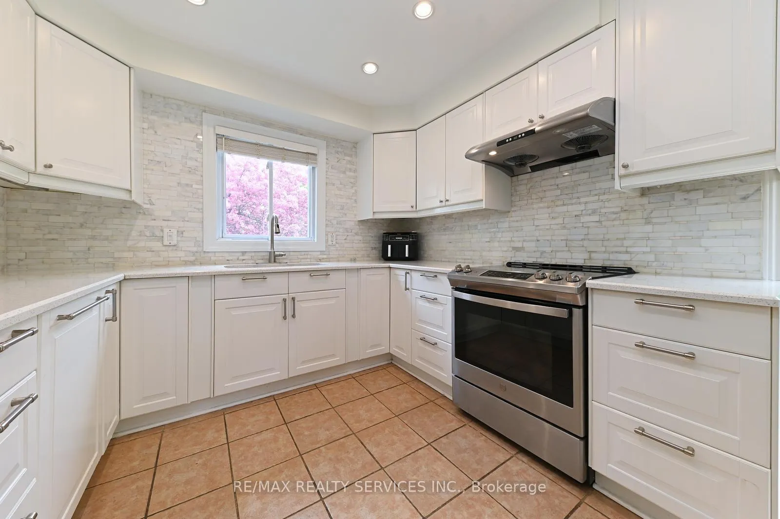 Photo 11 of 65 Massey Street, Brampton, Central Park — HOMEH