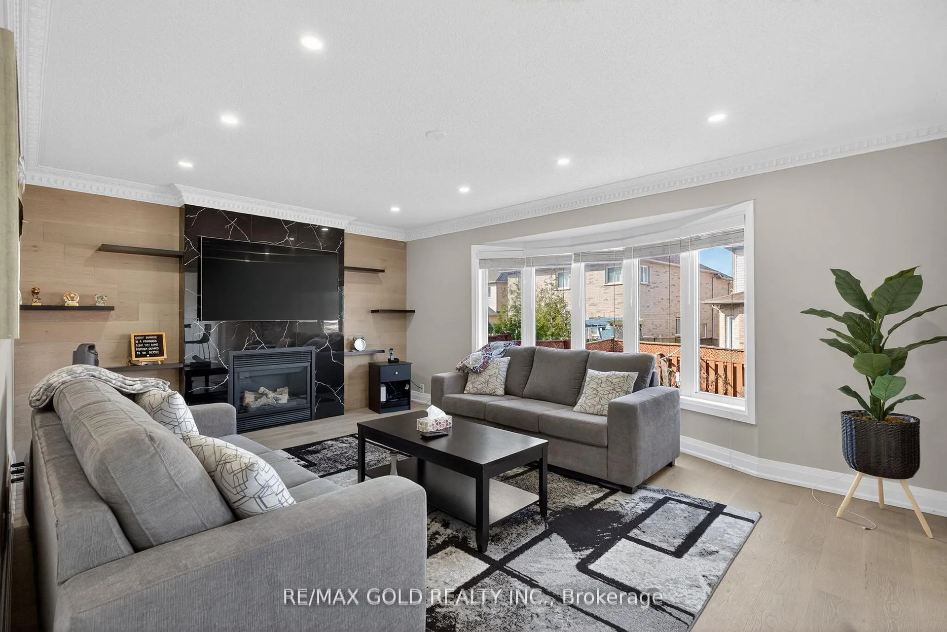 Photo 10 of 151 Brisdale Drive, Brampton, Fletcher's Meadow — HOMEH