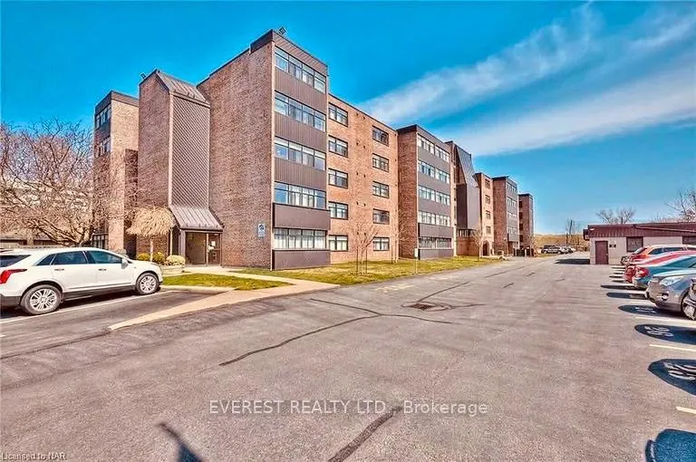 Front of Unit 408, 276 Oakdale Avenue