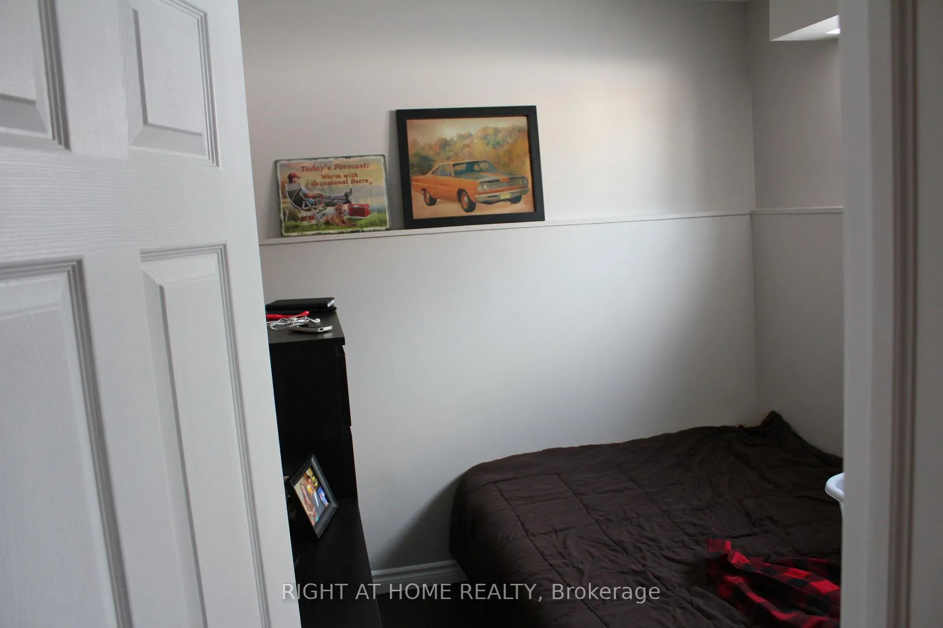 Photo 6 of Unit 2, 64 Daphne -Lower Crescent, Barrie, Cundles East — HOMEH