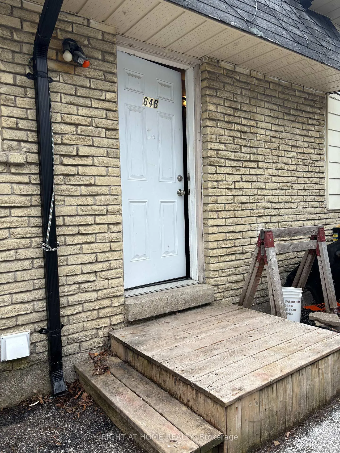 Photo 9 of Unit 2, 64 Daphne -Lower Crescent, Barrie, Cundles East — HOMEH