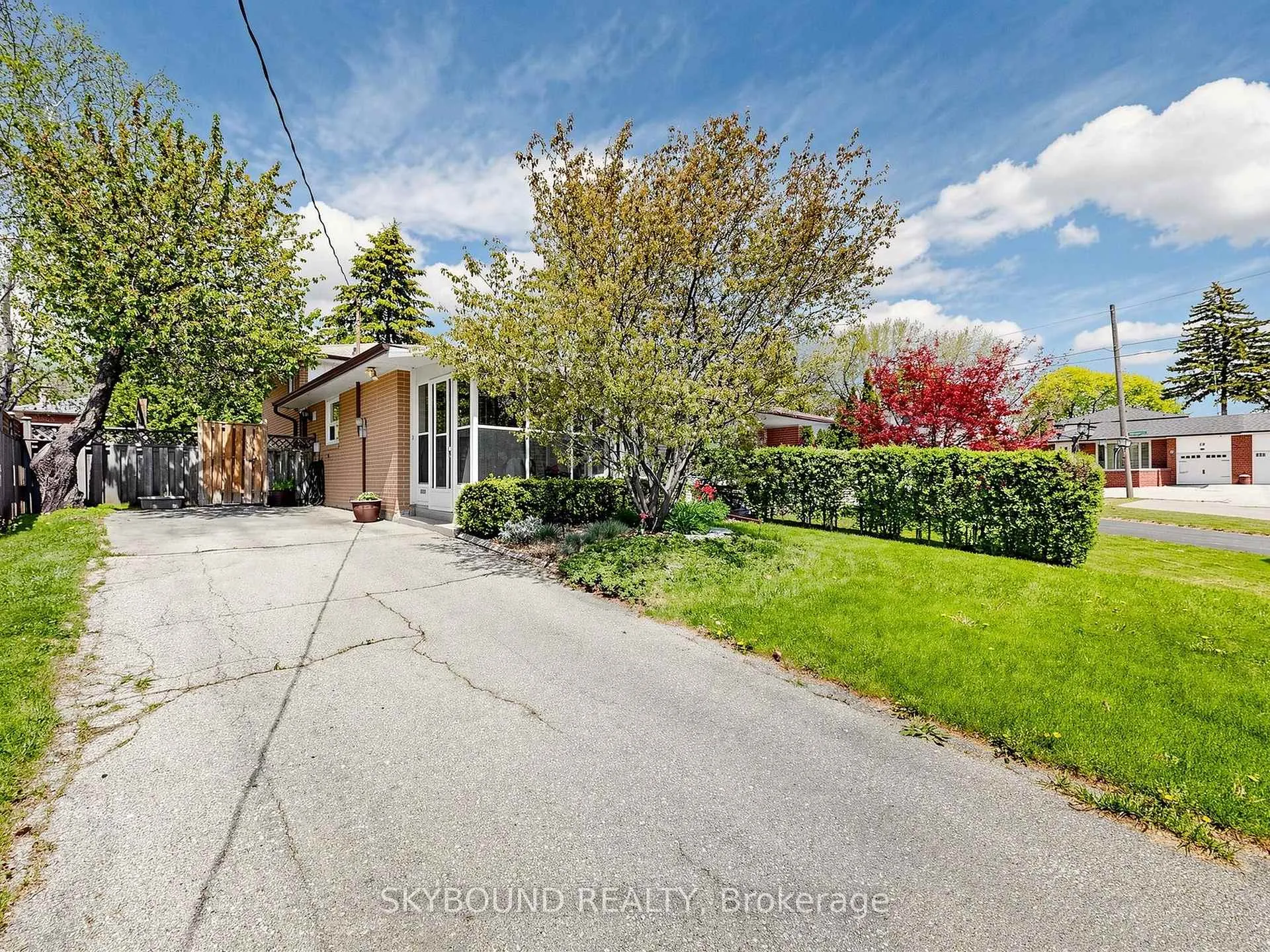 Photo 3 of 22 Friar Tuck Road, Markham, Bullock — HOMEH